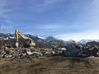 Das alte Gebäude Zur Mühle 11 in Altstädten im Allgäu nach dem Abbruch – Jetzt kann der Bau des neuen Gästehauses beginnen
