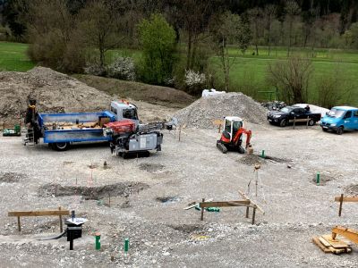 Bodenaustausch, Brunnenbohrung und Verrohrugsarbeiten für das zukünftige Gästehaus Mühle 11 in Altstädten im Allgäu