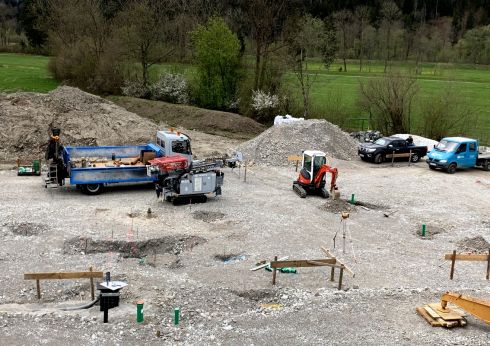 Bodenaustausch, Brunnenbohrung und Verrohrugsarbeiten für das zukünftige Gästehaus Mühle 11 in Altstädten im Allgäu